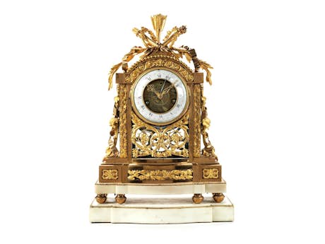 Uhr im Louis XVI-Stil